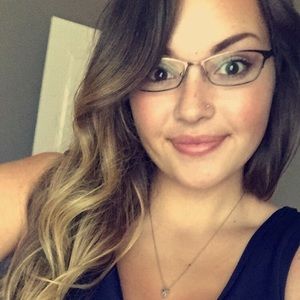 Meet your Posher, Hallie